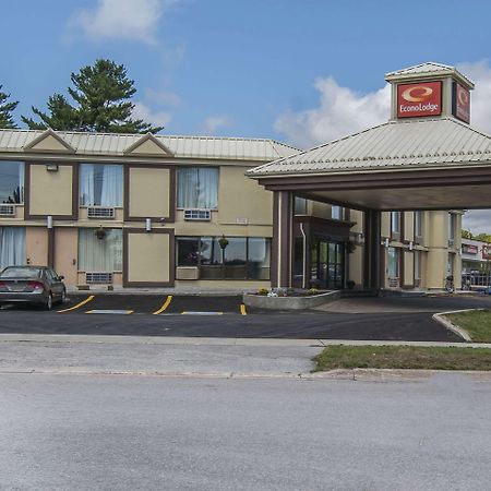 Econo Lodge Орилия Екстериор снимка