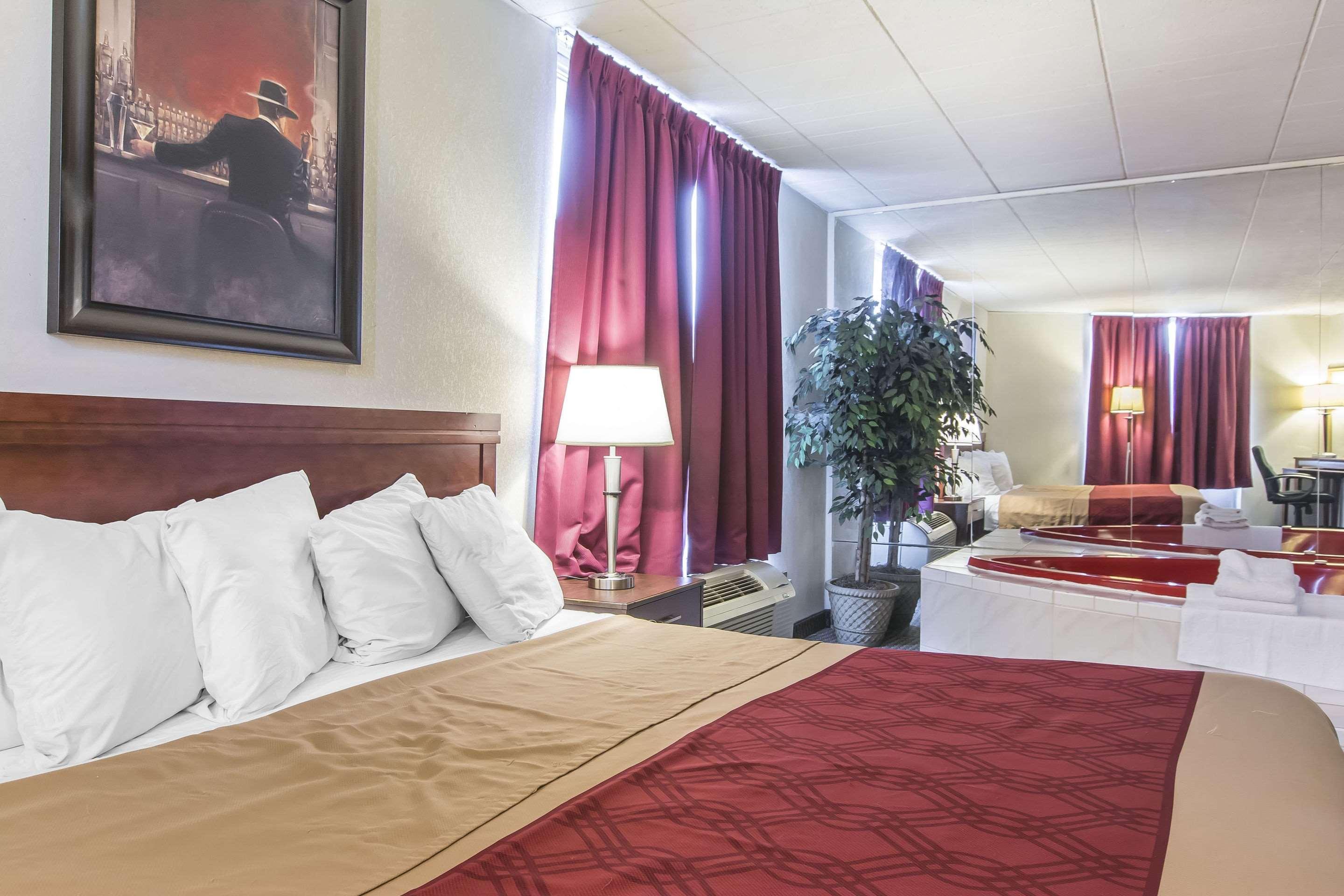 Econo Lodge Орилия Екстериор снимка