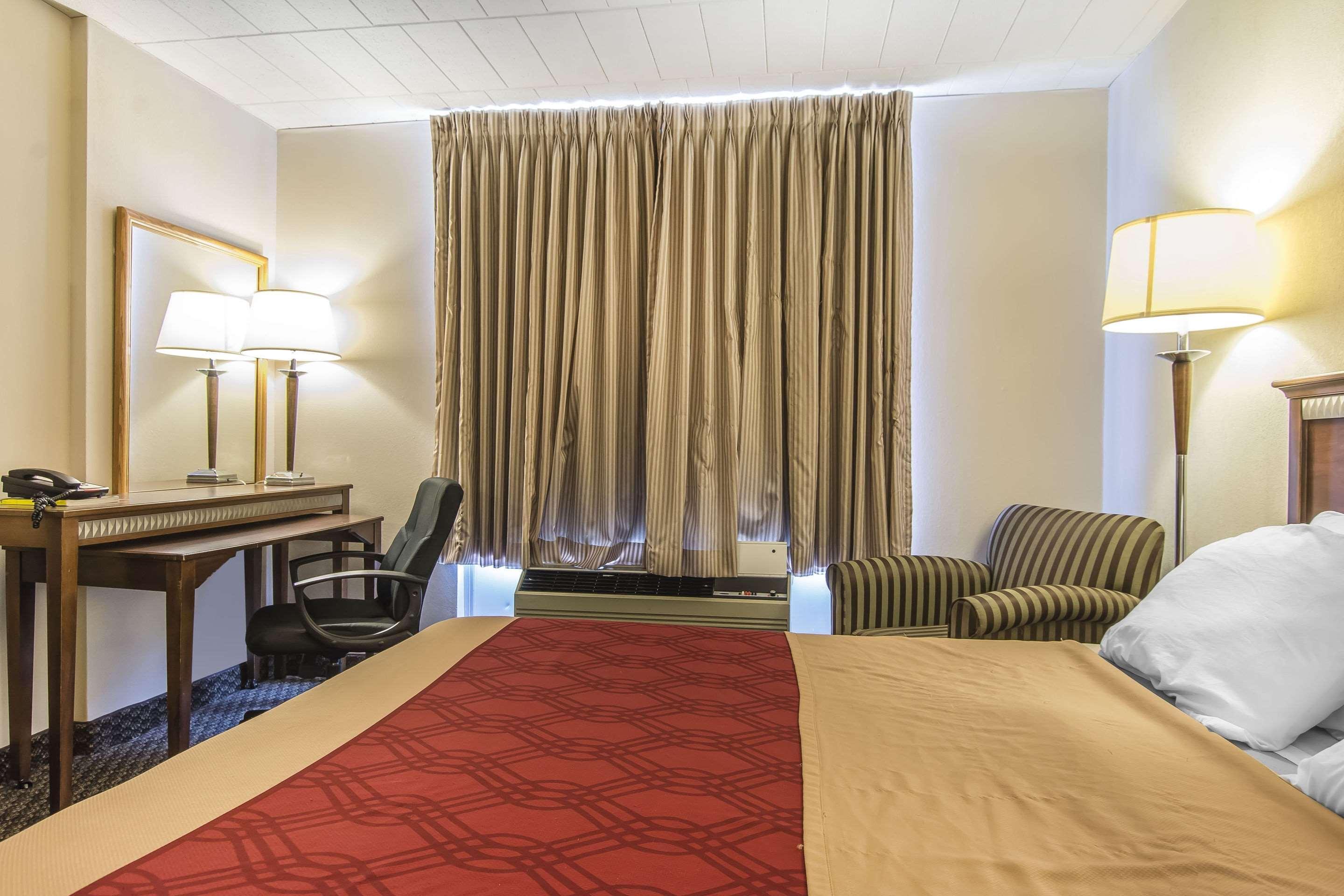 Econo Lodge Орилия Екстериор снимка