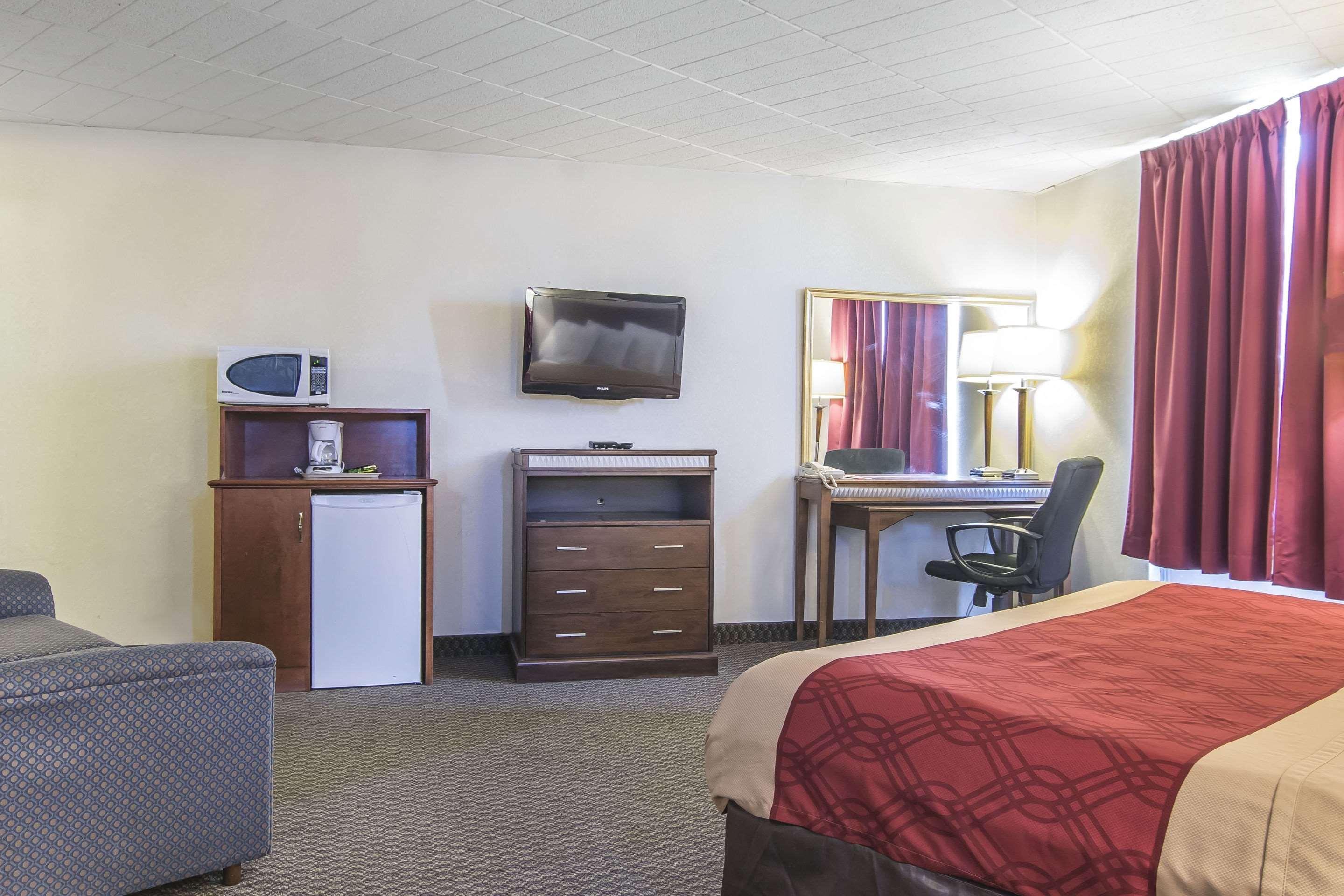 Econo Lodge Орилия Екстериор снимка