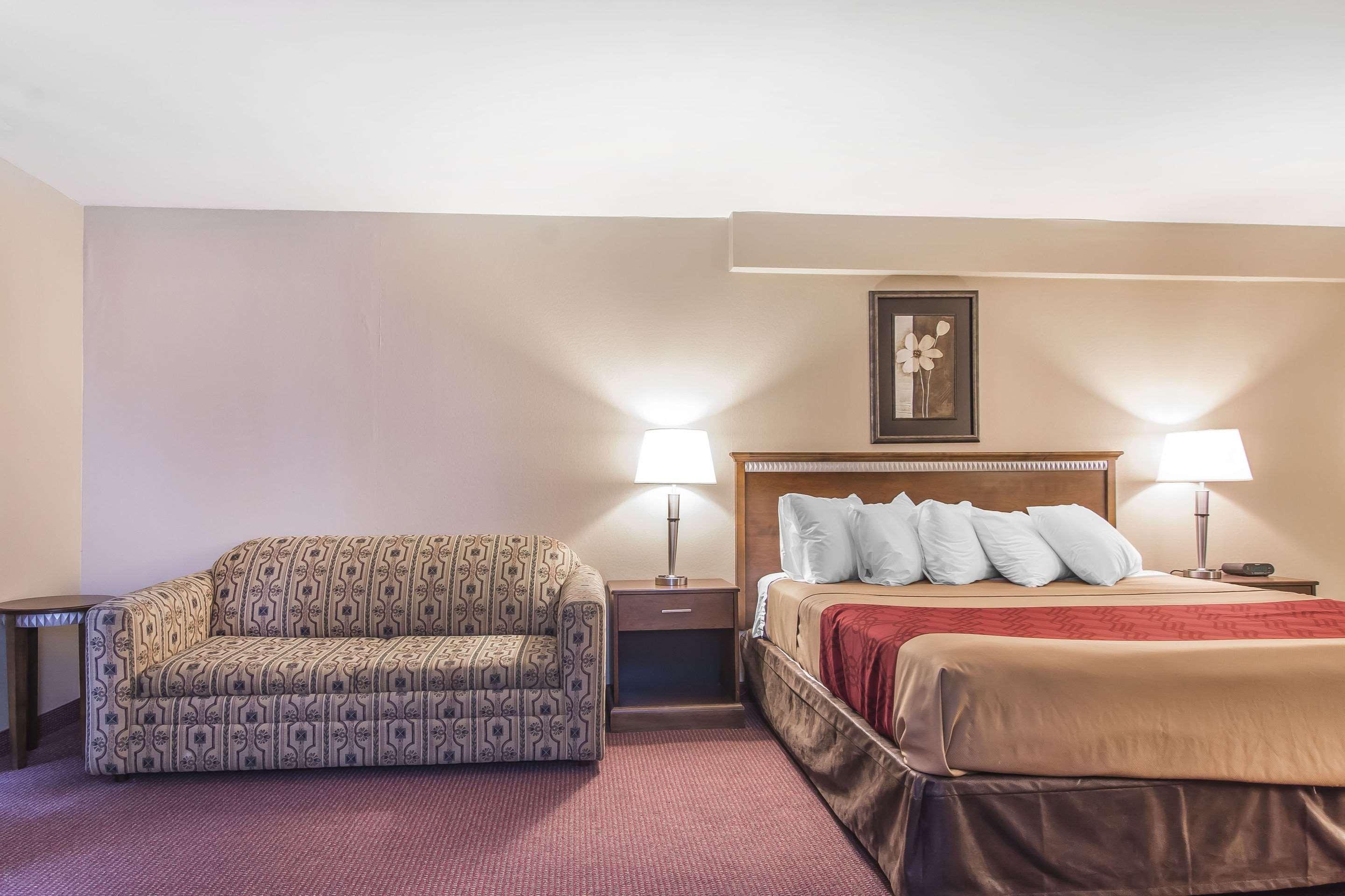 Econo Lodge Орилия Екстериор снимка