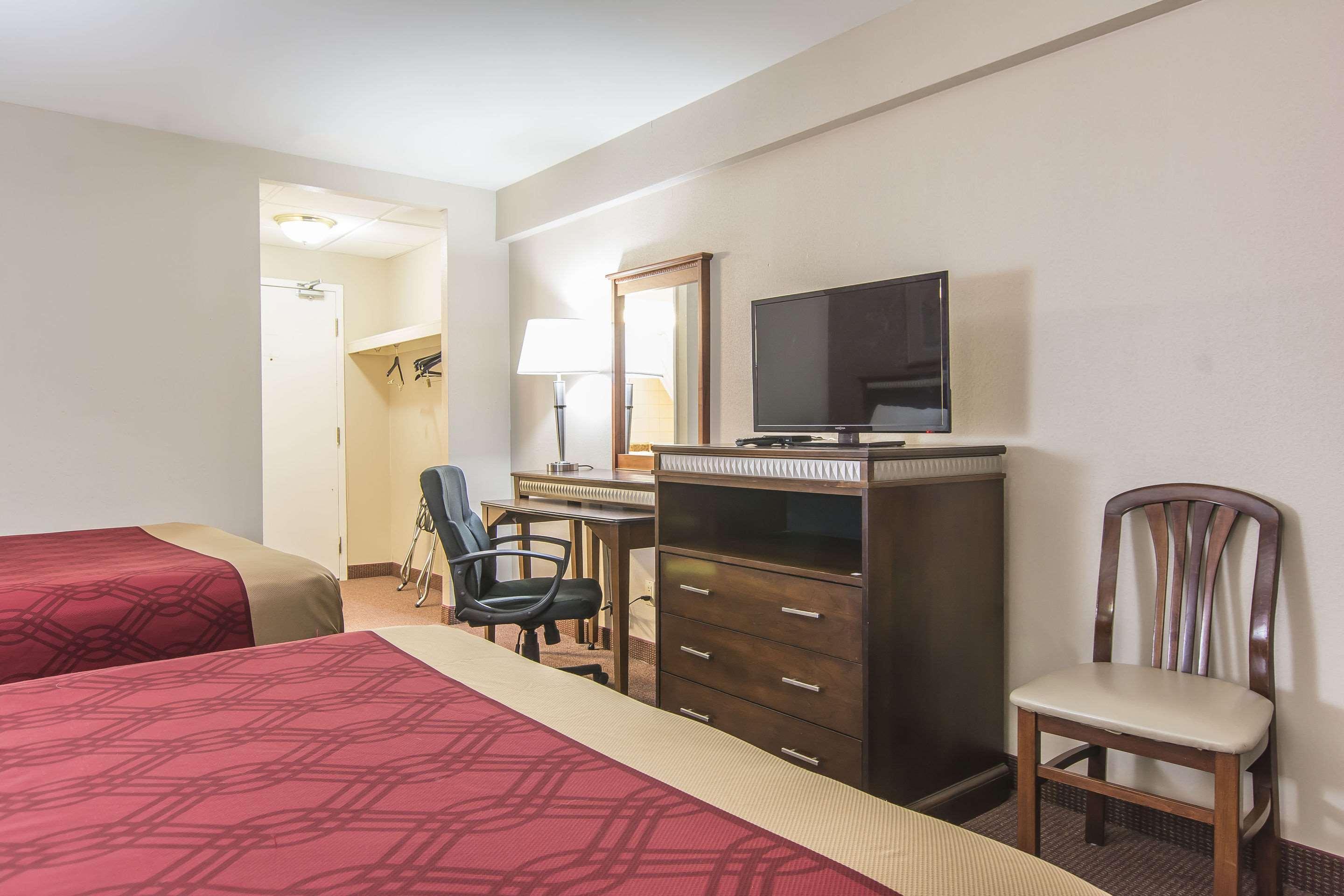 Econo Lodge Орилия Екстериор снимка