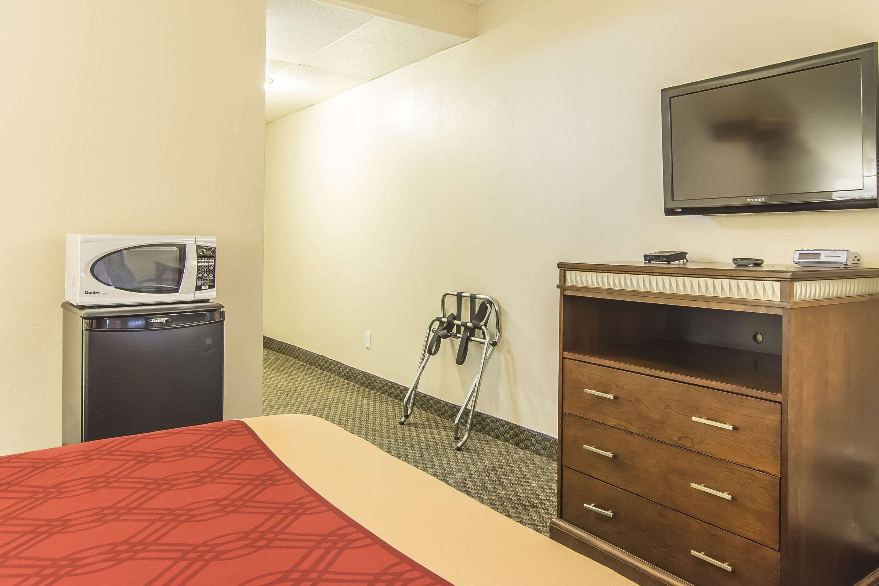 Econo Lodge Орилия Екстериор снимка