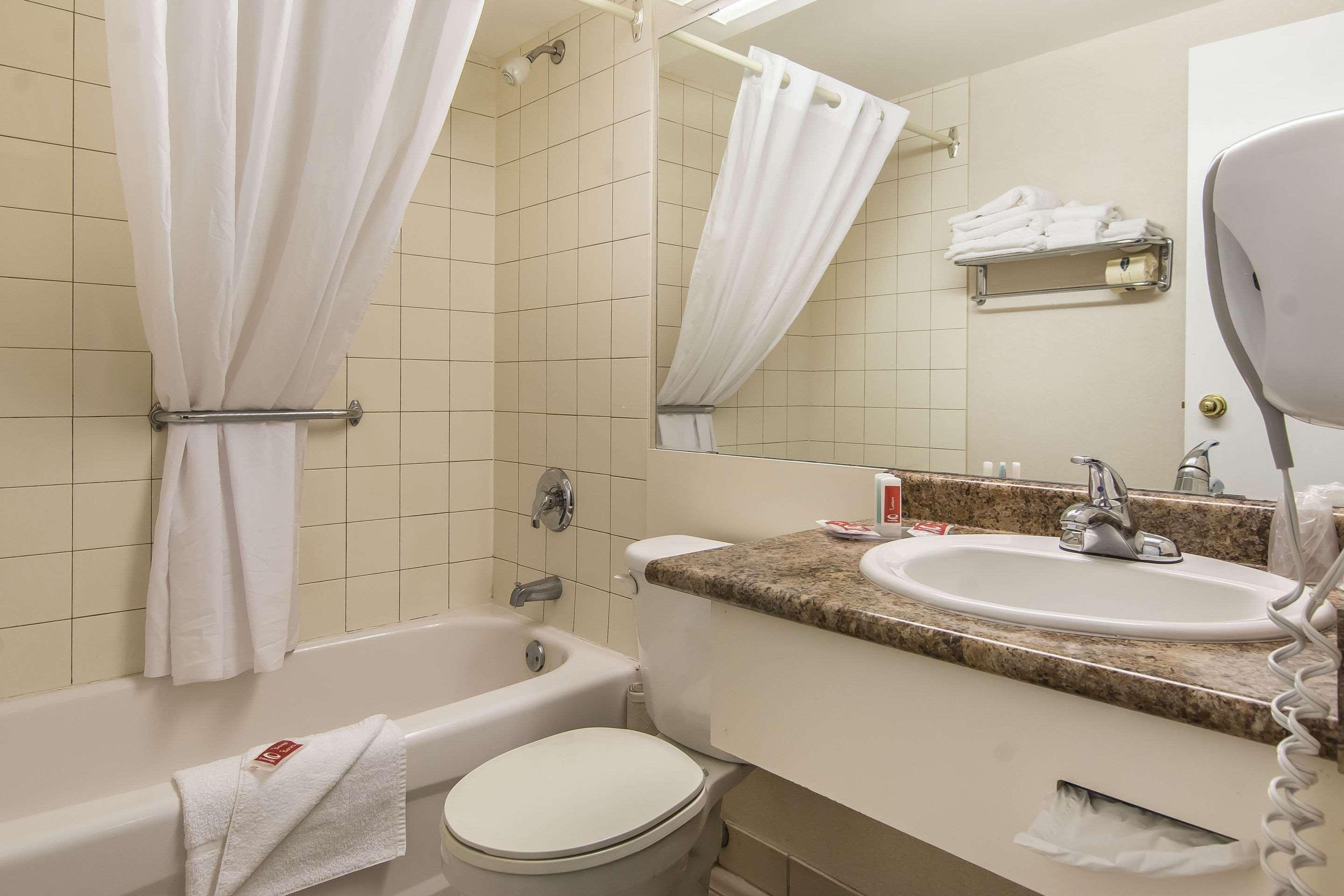 Econo Lodge Орилия Екстериор снимка