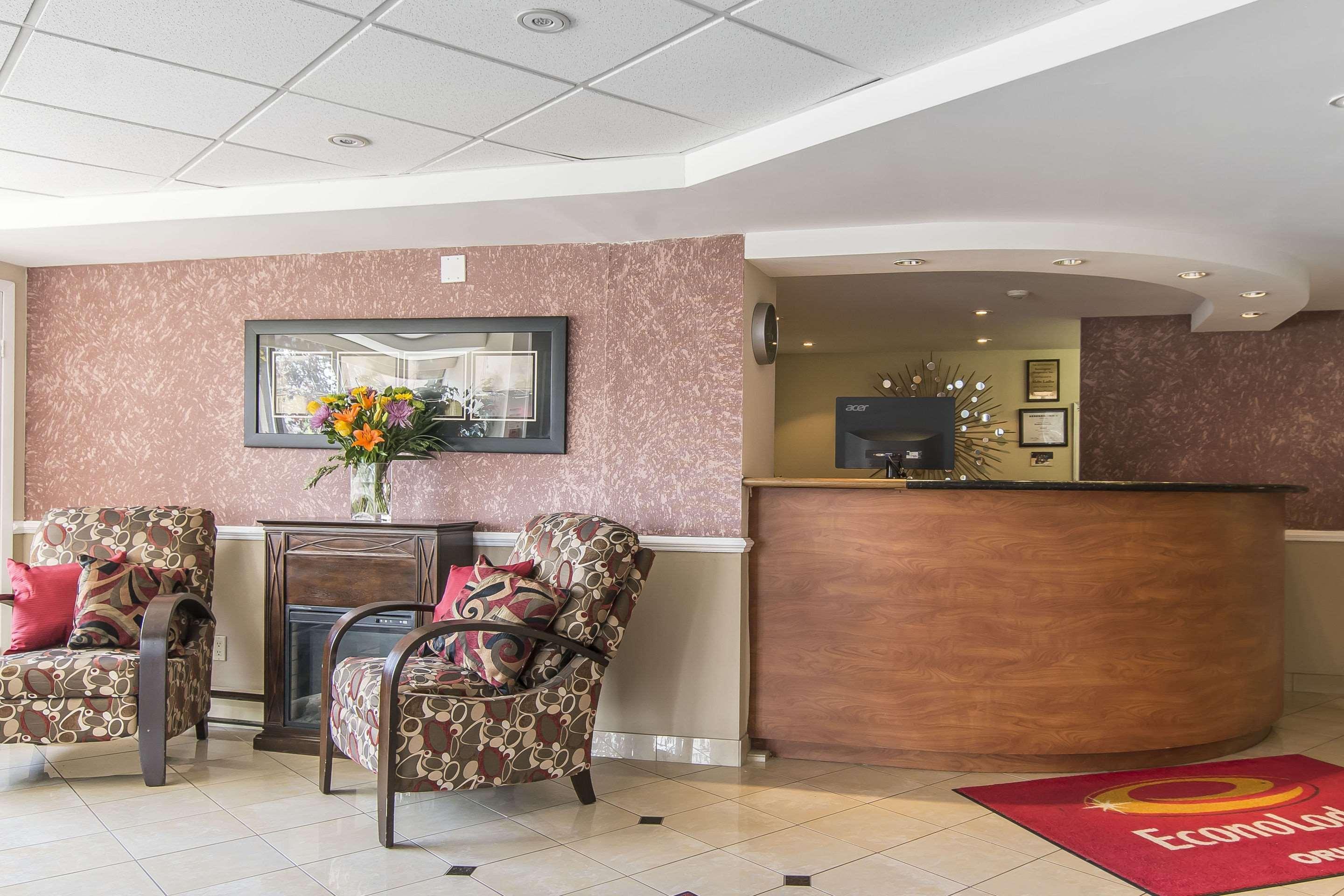 Econo Lodge Орилия Екстериор снимка